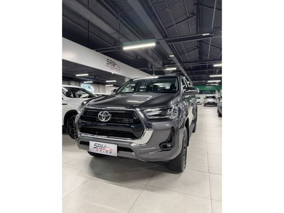 TOYOTA HILUX 2.8 D-4D TURBO DIESEL CD SRV 4X4 AUTOMÁTICO